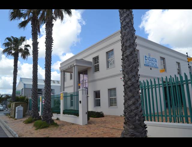 650M² WAREHOUSE FOR SALE IN KILLARNEY GARDENS